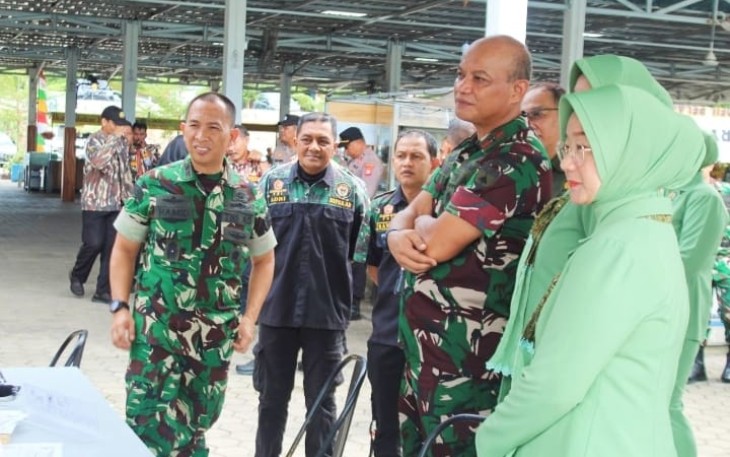 Dandim 0315/Tanjungpinang dan Ketua Persit KCK Cabang LV Dim 0315