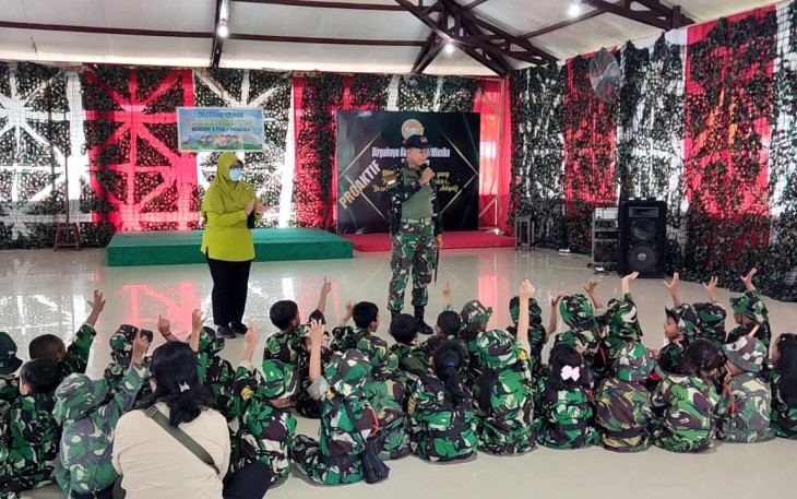 Dandim 1710/Mimika Sambut dan Berikan Motivasi Kepada Siswa Siswi TK Kartika VI-31 di Makodim