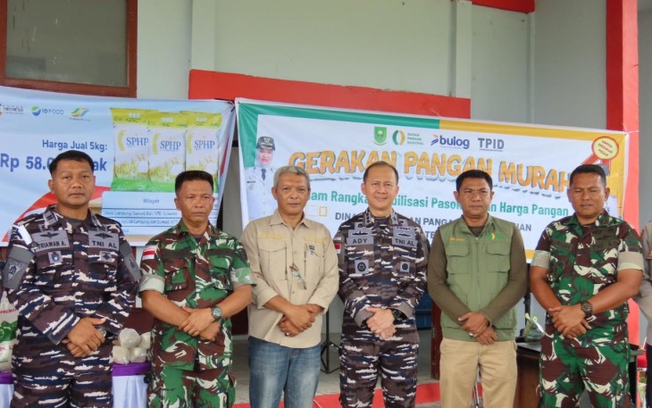 Komandan Lanal Ranai saat Menghadiri GPM di Kantor Desa Kelarik