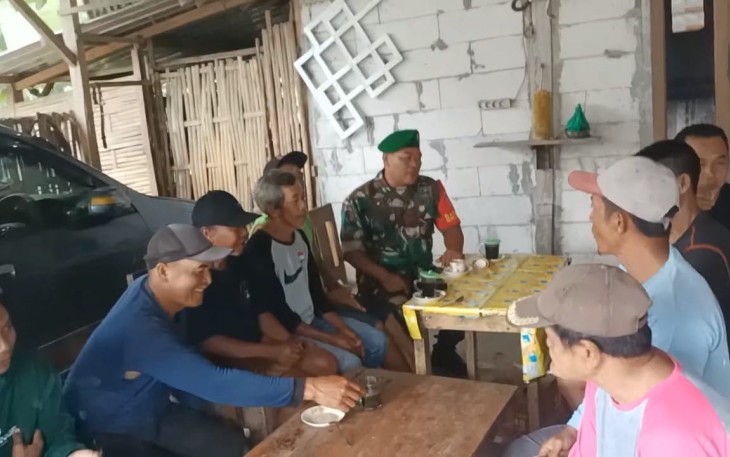 Babinsa Posramil Gerih Gencar Sosialisasikan Penerimaan Prajurit TNI AD Kepada Warga