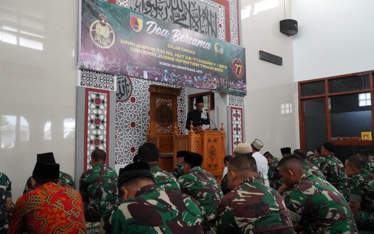 Korem 081/DSJ menggelar doa bersama dalam rangka memperingati Hari Juang TNI AD ke-80 dan HUT ke-77 Kodam V/Brawijaya.
