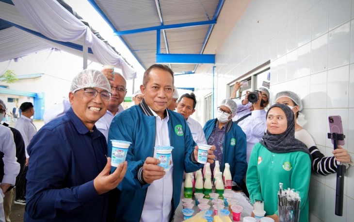 Menkop, Ferry Juliantono saat melakukan kunjungan kerja ke KPBS Pangalengan, Kabupaten Bandung, Jawa Barat, Senin (22/12).
