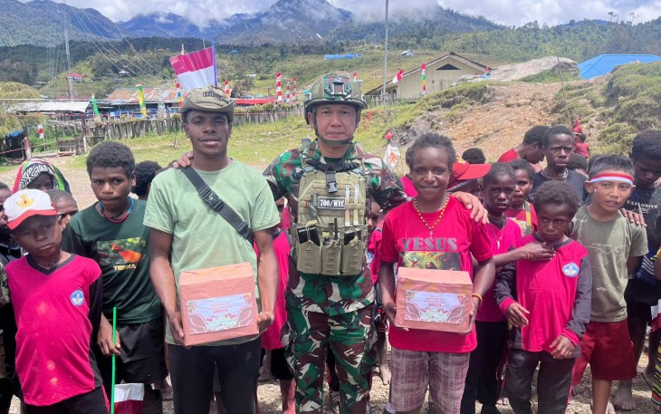 Masyarakat Distrik Sinak Rayakan HUT ke-80 RI Bersama TNI-Polri