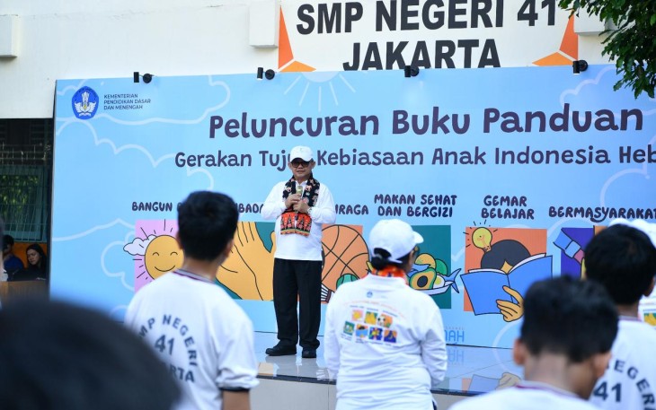 Mendikdasmen, Abdul Mu’ti, secara resmi meluncurkan Buku Panduan Gerakan Tujuh Kebiasaan Anak Indonesia Hebat di SMP Negeri 41 Jakarta, pada Jumat (114). 