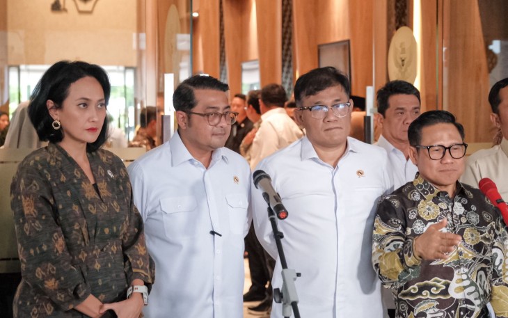 Menekraf Teuku Riefky Harsya dan Menko PMK Abdul Muhaimin Iskandar bahas pemanfaatan DTSEN untuk kebijakan yang lebih efektif dan percepatan penanggulangan kemiskinan.