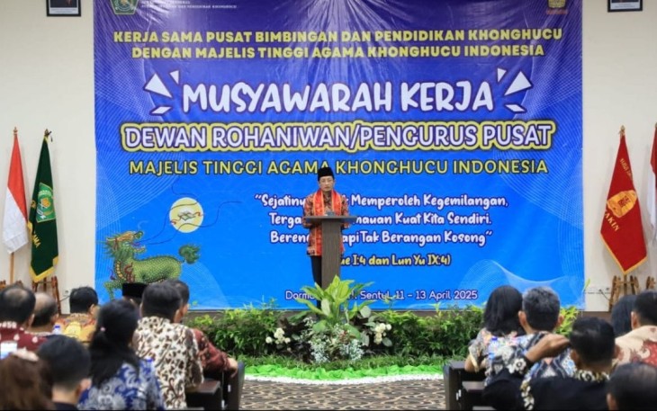 Menteri Agama Nasaruddin Umar saat menghadiri Musyawarah Kerja Dewan Rohaniwan/Pengurus Pusat Majelis Tinggi Agama Khonghucu Indonesia (Matakin) di Bogor, Jawa Barat, Jumat (11/4/2025).