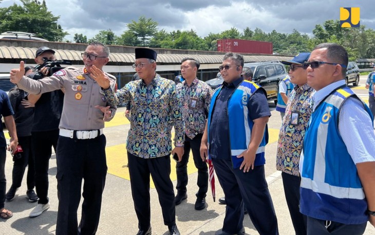 Menteri PU Dody Hanggodo menginstruksikan evaluasi menyeluruh terhadap ruas-ruas jalan nasional di Indonesia untuk memastikan keselamatan bagi para pengguna jalan. 