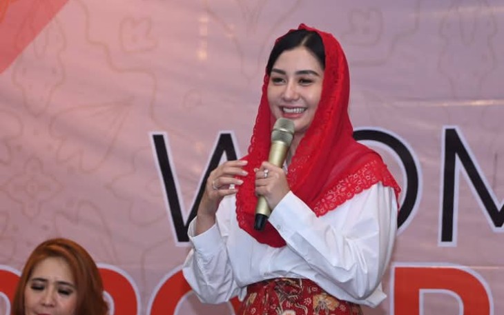 Novita Hardini, Ketua TP-PKK Kabupaten Trenggalek, saat menjadi keynote speaker munas VI APKASI, di Minahasa Utara, Jum'at (3052025).