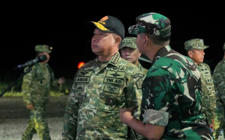 Panglima TNI saat Tinjau Latihan Terjun Malam di Bangka
