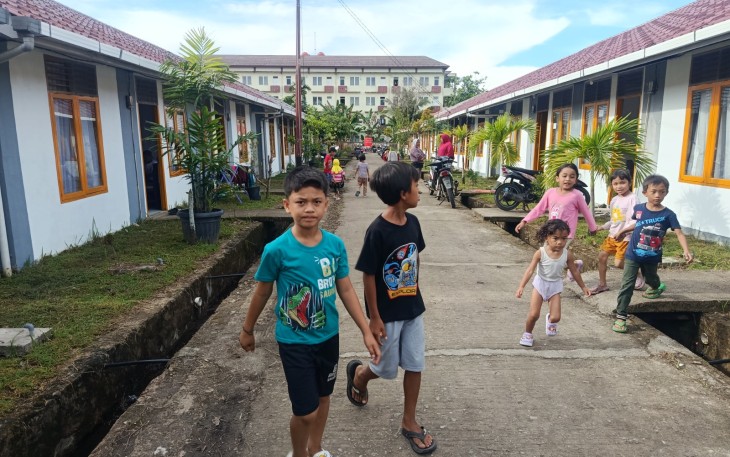 Kondisi hunian sementara (huntara) di Kampung Nelayan, Kecamatan Koto Tangah, Kota Padang, Provinsi Sumatera Barat (13/12).