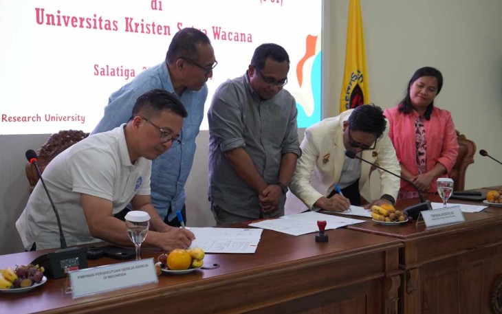 Penandatanganan Memorandum of Agreement (MoA) antara Fakultas Teologi UKSW dan Persekutuan Gereja-gereja di Indonesia (PGI) di Grha Kartini.jpg