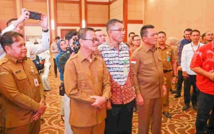 Penandatanganan dilakukan oleh Gubernur Kepri Ansar Ahmad, Wakil Wali Kota Tanjungpinang Raja Ariza, Kepala BPS Provinsi Kepri Margaretha Ari Anggorowati, serta perwakilan pemerintah daerah, perguruan tinggi, asosiasi pengusaha, perhotelan, restoran, media, dan kawasan industri se-Kepri.
