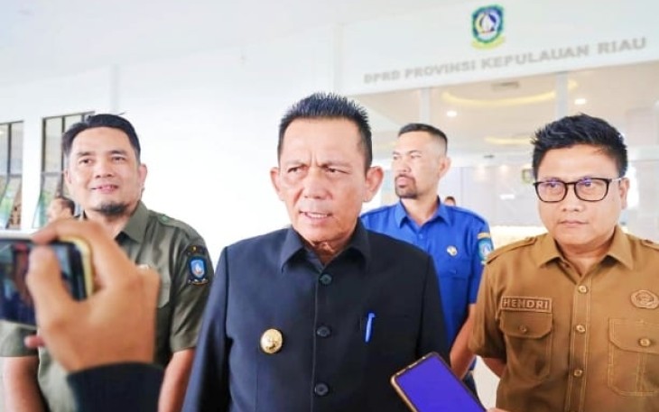 Gubernur Ansar Ahmad
