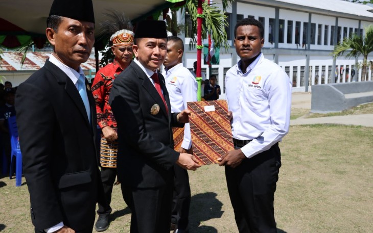 Pj Gubernur Agus Fatoni Serahkan Remisi kepada Narapidana Papua