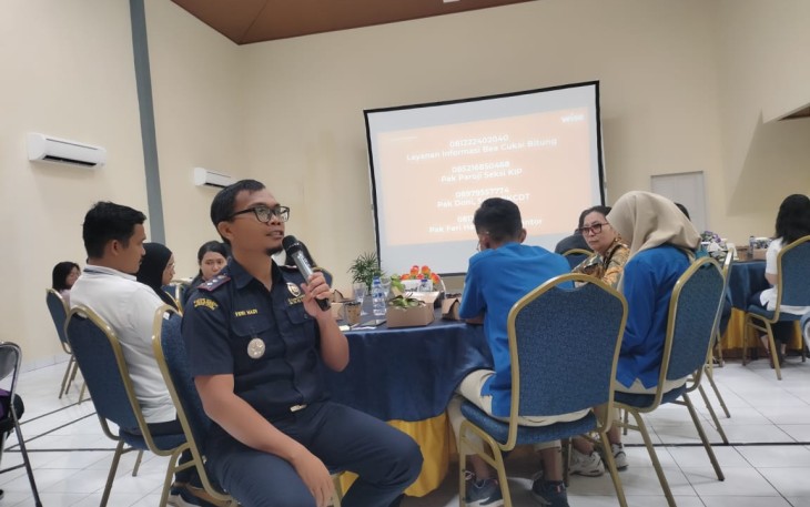 Plh. Kepala Bea Cukai Bitung, Feri Hadi Prianto saat memberikan pemaparan kepada para pengusaha