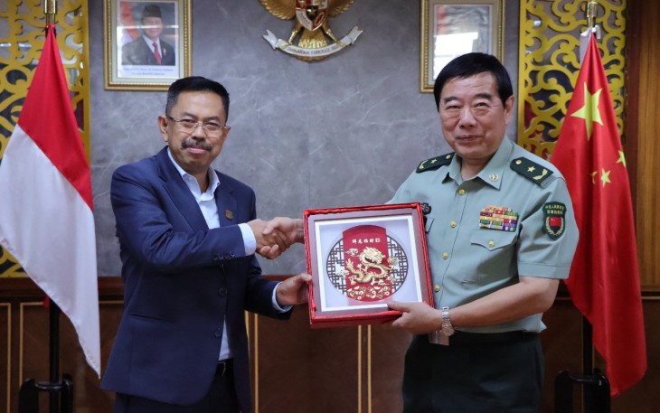 Plt. Wakil Jaksa Agung Prof. Dr. Asep N. Mulyana, S.H., M.Hum saat menerima kunjungan kerja Delegasi Chinese PLA’s Military Procuratorate pada Kamis 26 Juni 2025 di Menara Kartika Adhyaksa, Kejaksaan Agung.