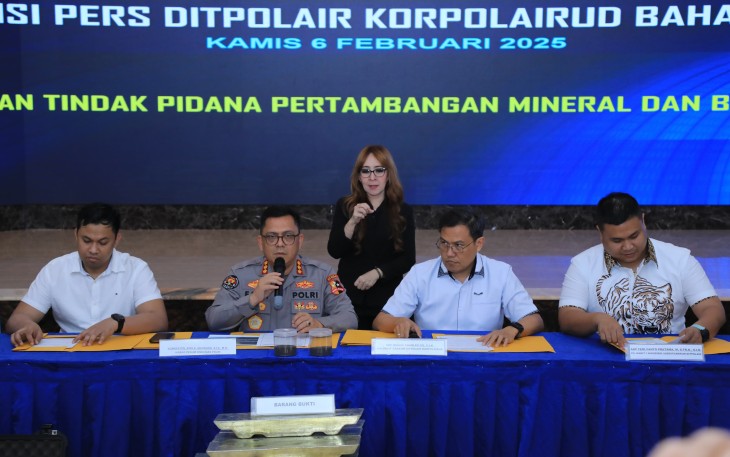 Kasubdit Gakkum Korpolairud Baharkam Polri, Kombes Pol. Donny Charles Go, dalam konferensi pers, Selasa (6/2).