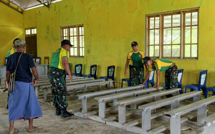 Satgas Pamtas dan Warga Siapkan Kapela St. Benediktus Abbas