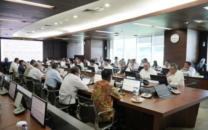 Rakor Penyediaan Sarpras Sekolah Rakyat di Kantor Kementerian Pekerjaan Umum (PU) di Kebayoran Baru, Jakarta Selatan Senin (14/4/2025).