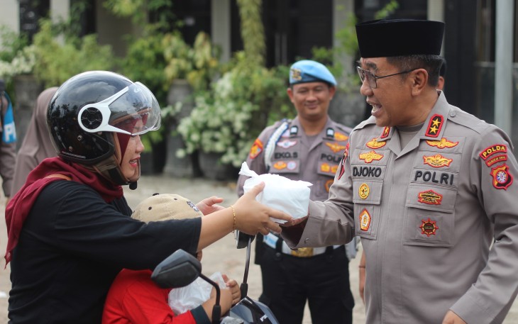 Kapolda Kalteng Irjen Pol Drs Djoko Poerwanto bersama Ketua Bhayangkari Daerah Kalteng Irna Djoko dan sejumlah pejabat utama Polda, Forkopimda di Kab. Kapuas diisi dengan berbagai kegiatan, Rabu (12/3/2025)