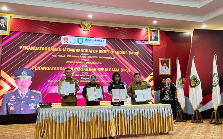 Penandatanganan Perjanjian Kerja Sama (PKS) antara Kepala Kejaksaan Negeri dengan para bupati dan wali kota se-Provinsi Bengkulu, termasuk Bupati Mukomuko, H. Choirul Huda, SH.