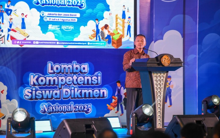 Wamendikdasmen, Fajar Riza Ul Haq, saat membuka kegiatan di Balai Besar Pengembangan Penjaminan Mutu Pendidikan Vokasi Bisnis dan Pariwisata, Depok, Jawa Barat, Senin (28/7).