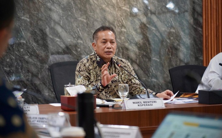 Wamenkop Ferry Juliantono saat memimpin Rapat Koordinasi (Rakor) Pembentukan Koperasi Desa/Kelurahan Merah Putih, di kantor Kemenko Bidang Pangan, di Jakarta, Kamis (17/4).
