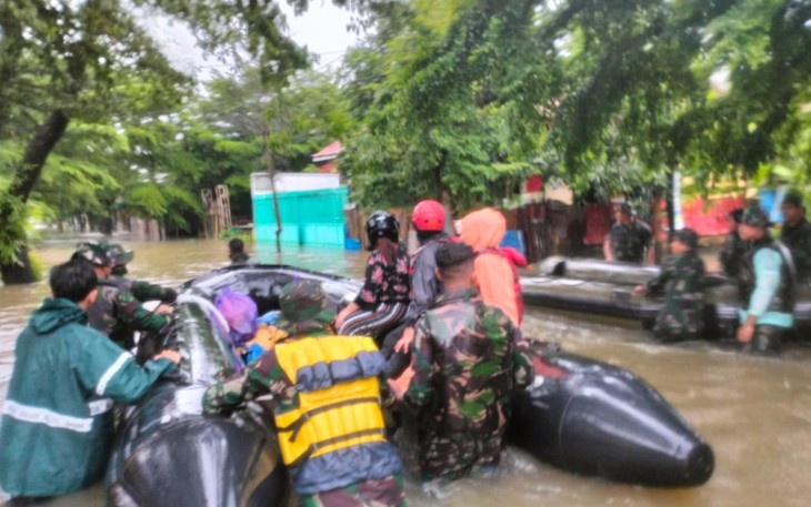 Evakuasi Warga Makassar Terdampak Banjir