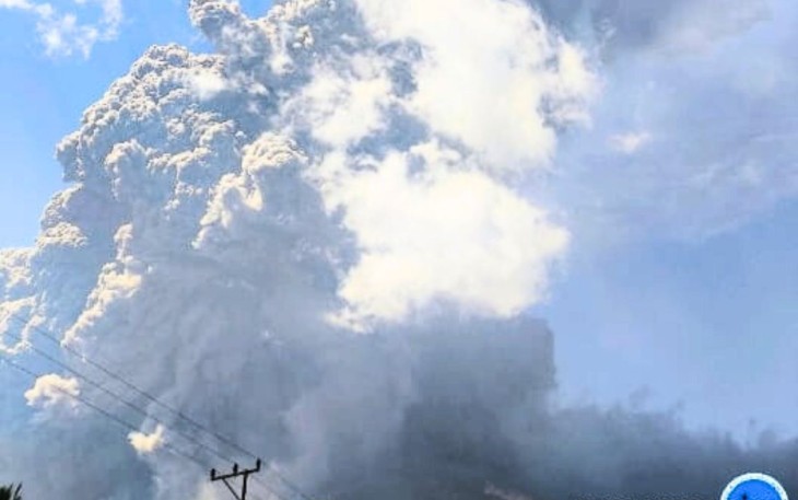 Erupsi gunung Lewotobi Laki-laki 