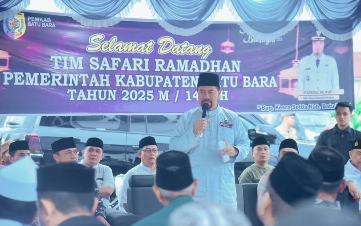 Bupati Batu Bara H. Baharuddin Siagian, SH, M.Si pada Safari Ramadan Bahagia Ke - 3, di Masjid Al - Muttaqin Desa Indra Yaman, Kecamatan Talawi, Jum'at (07/03/2025)