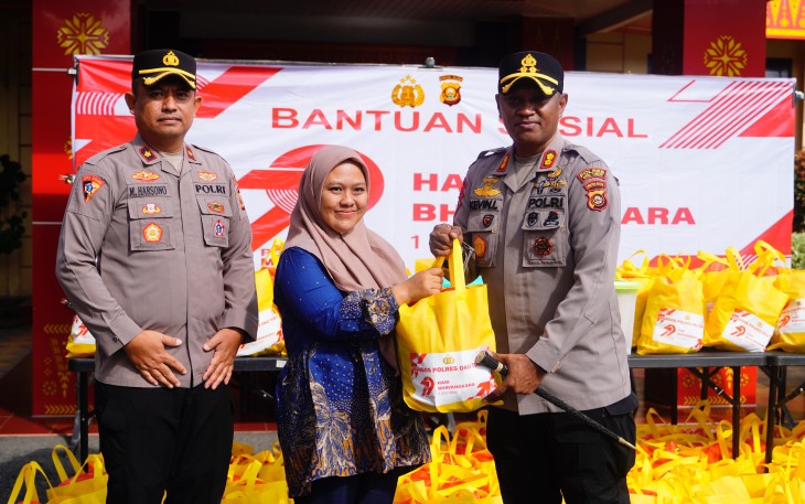 Kapolres Oku Timur AKBP Kevin Leleury.S,I.K,.M,Si Berikan Bantuan Sosial