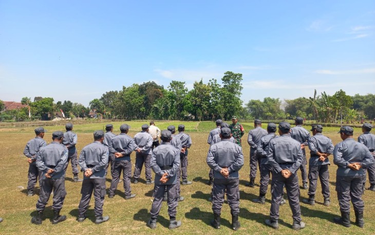 Babinsa Koramil 0803/09 Saradan Hadiri Kegiatan Peningkatan Kapasitas Linmas di Desa Bener