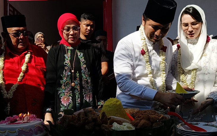 Plt Gubernur Jawa Timur Emil Elistianto Dardak meresmikan Masjid Al Mukiyah