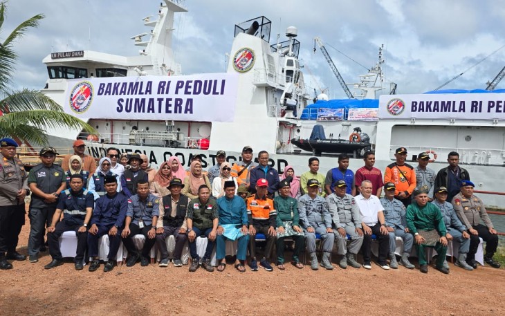 akamla RI Berangkatkan KN Pulau Dana-323 Bawa 92,2 Ton Peduli Sumatra