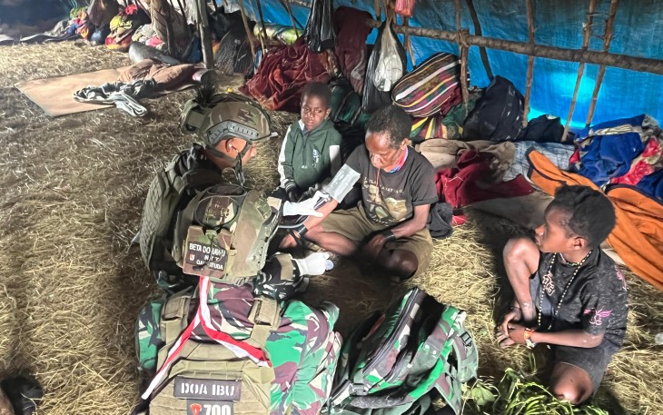 Satgas Yonif 700/WYC Hadir Bawa Harapan Sehat untuk Warga Eronggobak