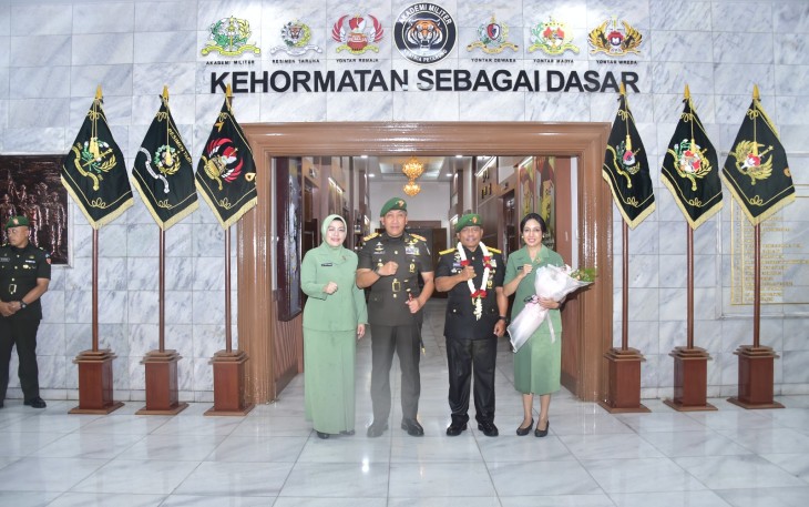 Penyambutan Calon Gubernur Baru di Akademi Militer 