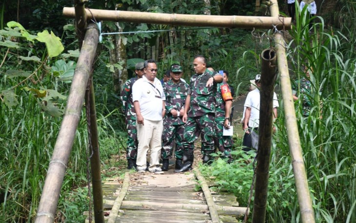 Danrem Tinjau Sasaran TMMD ke-127 di Blitar