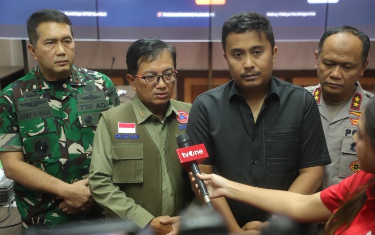 Wakil Gubernur Sumatra Barat (Sumbar) Vasko Ruseimy dan Sekretatis Utama Badan Nasional Penanggulangan Bencana (BNPB) Dr. Rustian memimpin rakor yang dihadiri unsur forkopimda terkait