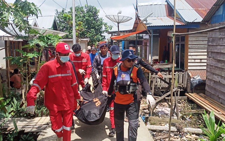Prajurit TNI AL Berhasil Evakuasi Jenazah Nelayan yang Hilang saat Melaut di Perairan Kuala Pangkal Duri 