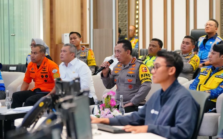Kapolri Jenderal Listyo Sigit Prabowo meninjau langsung Jasa Marga Toll Road Command Center, Jatiasih, Bekasi, Jawa Barat