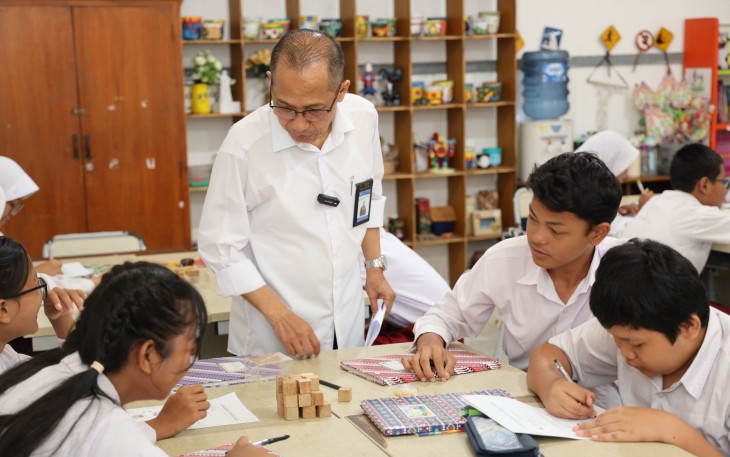 Implementasi program prioritas kementerian, yaitu Matematika Gembira dan Pembelajaran Mendalam.