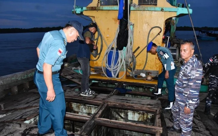 Lanal Tanjung Balai Asahan (TBA) KAL Pandang I-1-72 berhasil menangkap kapal ikan asal Malaysia yang menggunakan alat tangkap terlarang Pukat Harimau (Trawl) di Perairan Selat malaka, 26 mil sebelah Timur Pulau Pandang, Sumatera Utara, Rabu (26/02)