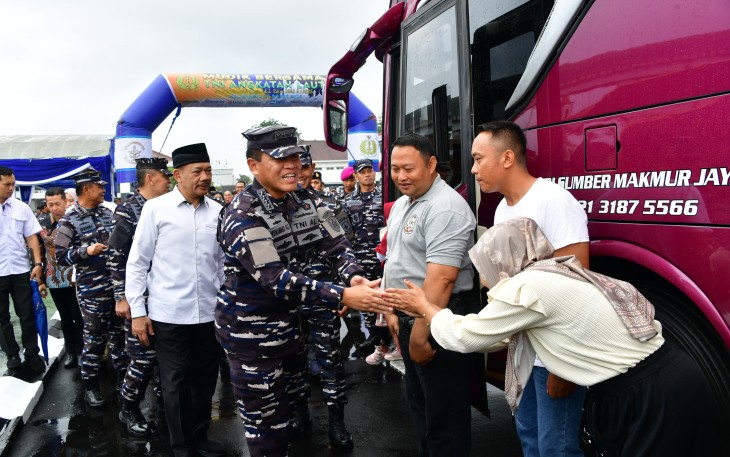 Pelepasan mudik gratis tahun 2025 dipimpin oleh Kepala Staf Angkatan Laut (Kasal) Laksamana TNI Dr. Muhammad Ali bertempat di Dermaga Kolinlamil, Jakarta Utara, Kamis (27/03)