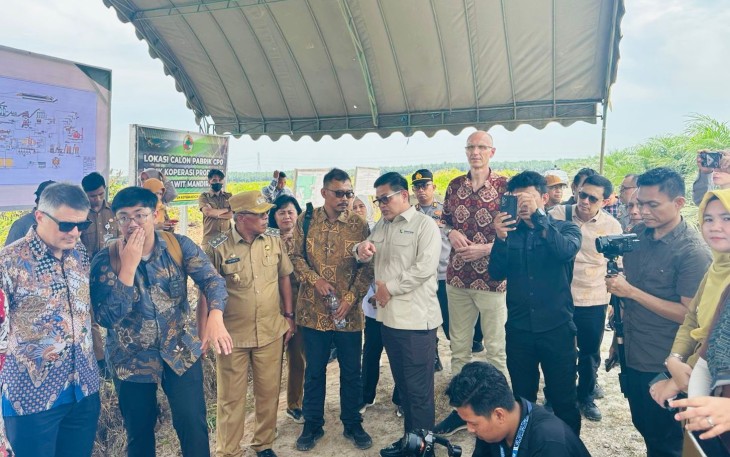  Deputi Bidang Pengembangan Usaha Koperasi Kementerian Koperasi (Kemenkop) Panel Barus, mewakili Menteri Koperasi Republik Indonesia, menghadiri acara Palmstep Inception di Kotawaringin Barat, Kalimantan Tengah, Selasa (6/5)