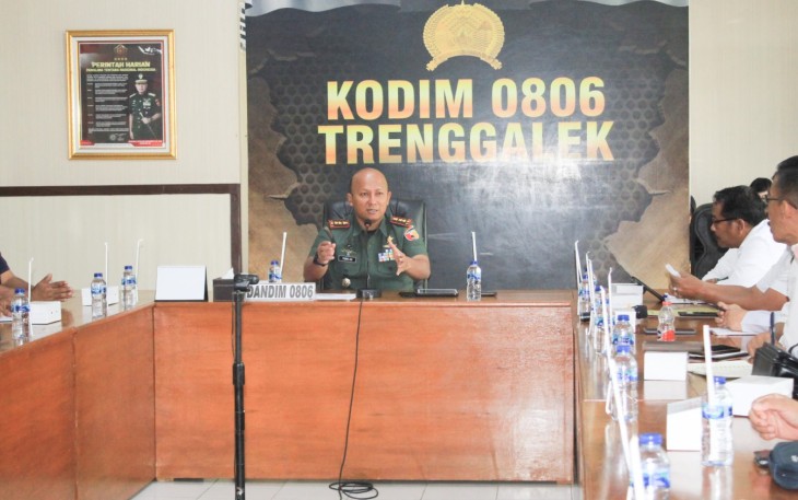Komandan Kodim 0806/Trenggalek, Letkol Czi Yudo Aji Susanto, S.Sos., M.A., memimpin langsung Rapat Koordinasi (Rakor) persiapan Launching Sentra Penyedia Pangan Gizi (SPPG) Karangsoko, yang digelar di ruang rapat Makodim, Rabu (30/4/2025)
