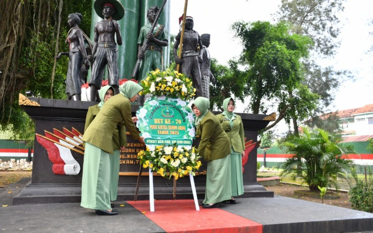 Persit KCK Cab XVI Dim Ponorogo Ziarah Rombongan 