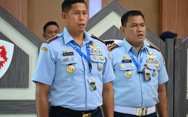 Komandan Lanud Raden Sadjad (Danlanud RSA) Natuna, Kolonel Pnb I Ketut Adiyasa Ambara, menghadiri Rapat Kerja Teknis (Rakernis) Komando Operasi Udara I (Koops Udara I) Tahun 2025, dibuka oleh Irkoops Udara I, Marsma TNI Dedy Susanto, S.E., mewakili Pangkoops Udara I Marsda TNI Mohammad Nurdin di Gedung Roesmin Nurjadin, Makoops Udara I, Jakarta Timur, Kamis (6/02/2025)