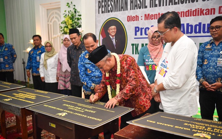 Mendikdasmen, Abdul Mu’ti, meresmikan hasil revitalisasi tahun 2025 untuk 10 satuan pendidikan di Kabupaten Kudus, Jawa Tengah. Salah satu sekolah yang diresmikan secara langsung dalam kunjungan kerja tersebut adalah TK Muslimat NU Roudlotut Tholibin.