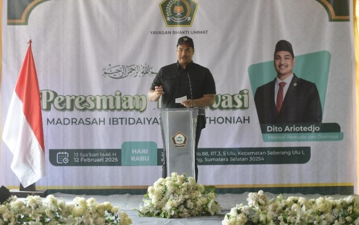 Menteri Pemuda dan Olahraga Republik Indonesia (Menpora RI) Dito Ariotedjo meresmikan renovasi Gedung Madrasah Ibtidaiyah Al Wathoniyah di Desa 5 Ulu, Palembang, Sumatera Selatan, Rabu (12/2)