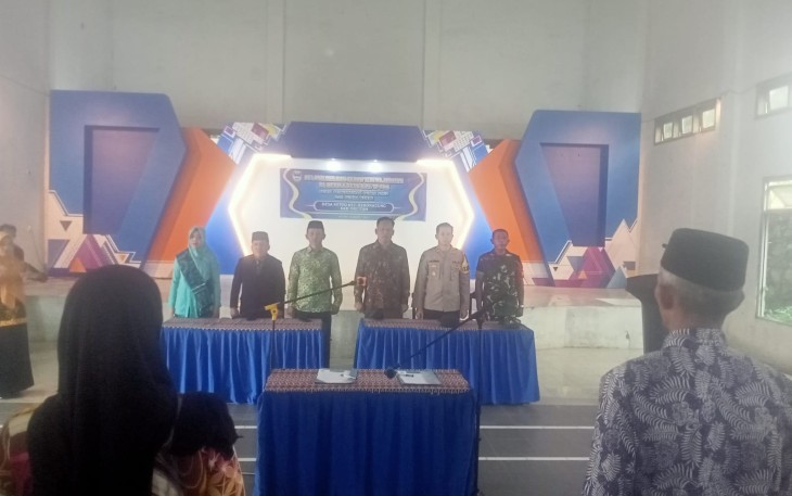 Danramil Kodim 0801/04 Kebonagung Letda Cpl Indra Masruhin menghadiri pelantikan dan pengambilan sumpah jabatan Pj kepala Desa ketro bpk Samsudin.S.I.P. bertempat di balai Desa Ketro,Kecamatan kebonagung, Kabupaten pacitan, Kamis (27/03/2025)